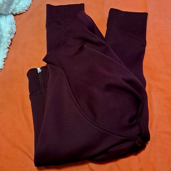 Under Armour Tops - UNDER ARMOUR ZIPUP SIZE MEDIUM